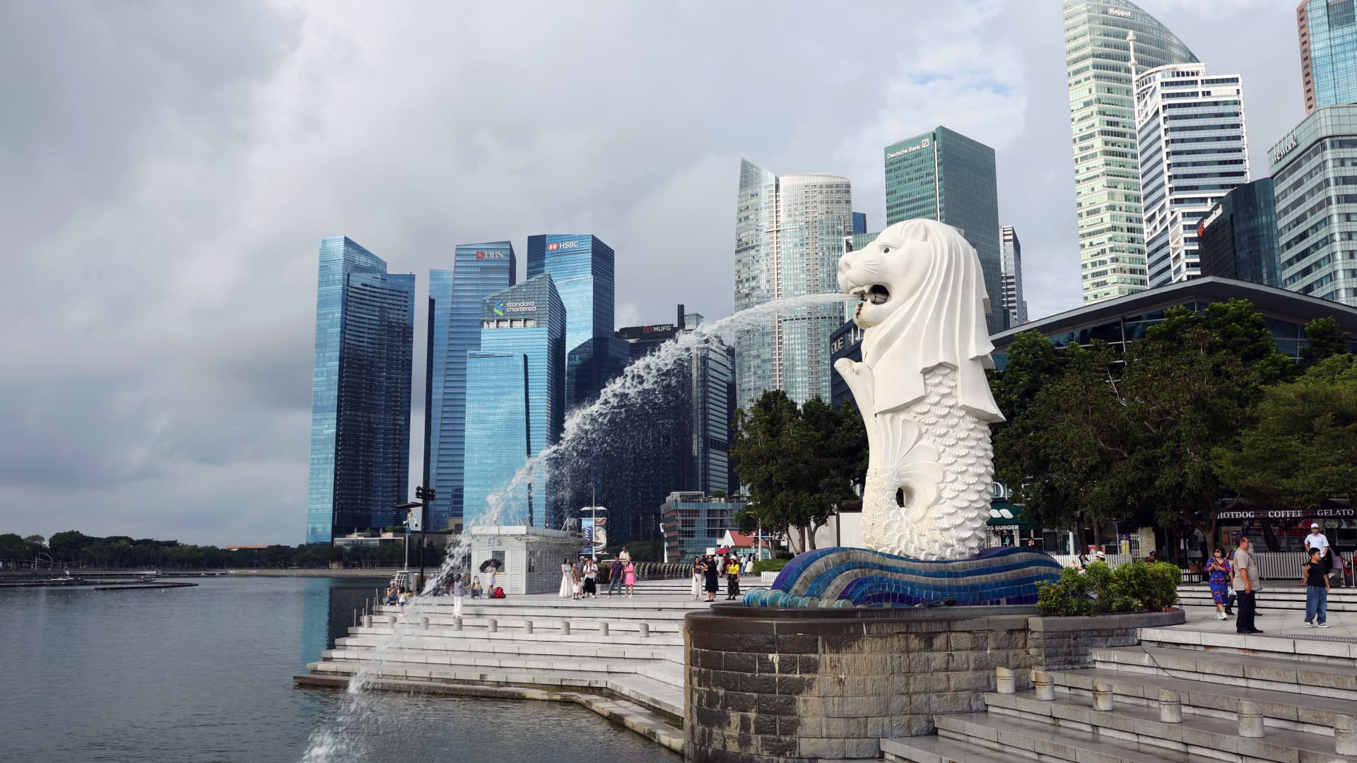 Singapore bonds have dramatically defied the global rout in long-term debt. Here’s why